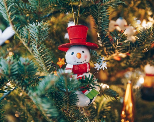 smiling-snowman-ornament-on-tree
